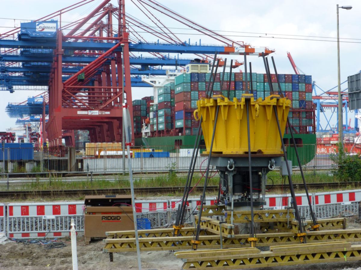 Static load test in the port of Hamburg