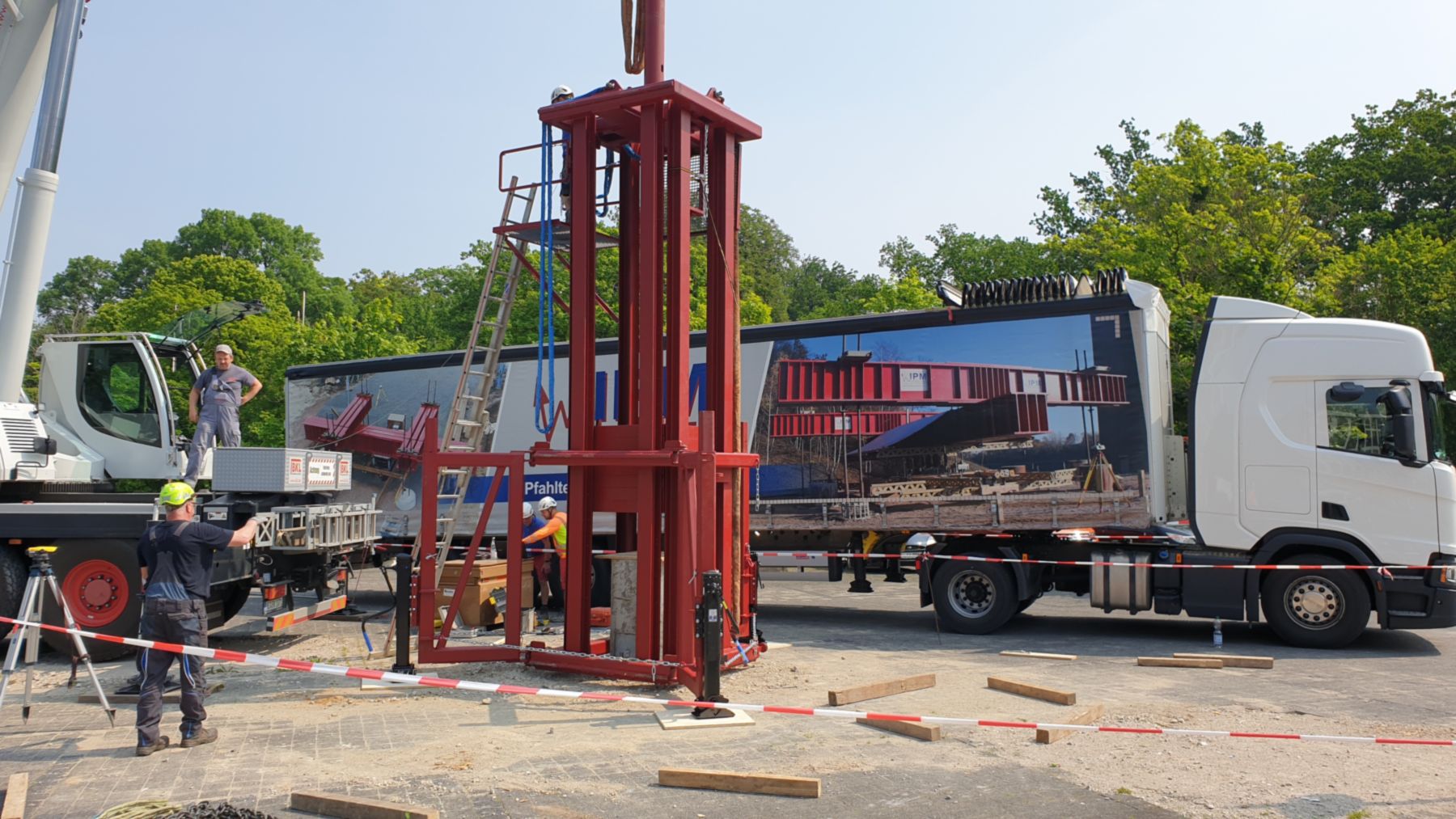 Special free fall weight up to 14 t on the IPM truck