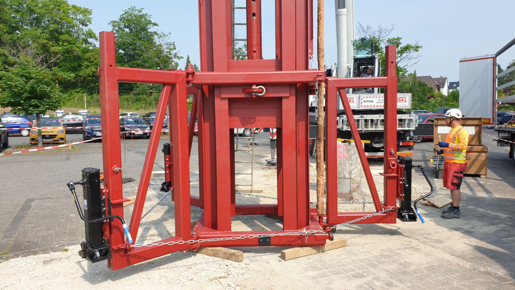 Frame of the special free fall weight in detail