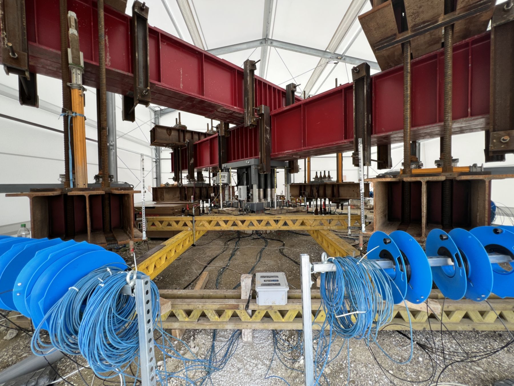 Loading beam with instrumentation and cable drums at the U5 metro line in München