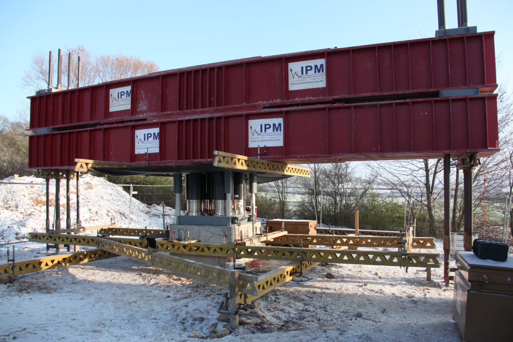 Overview of the beam system during a static load test in Marktbreit