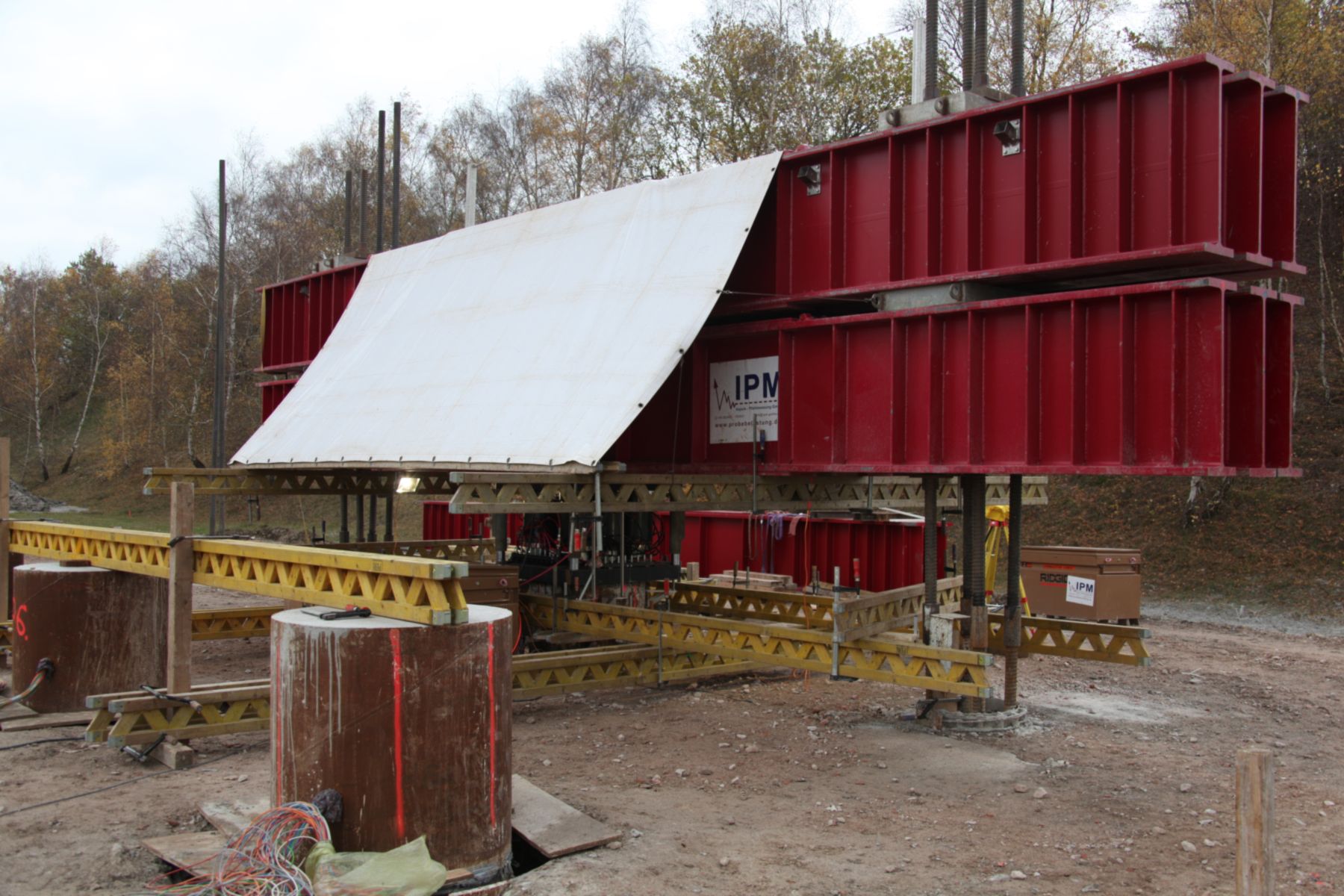 Double beam over reaction piles, test pile in the centre, Rader Hochbrücke Rendsburg