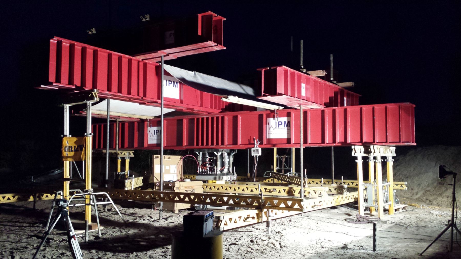 Test setup with red steel beams during a night measurement